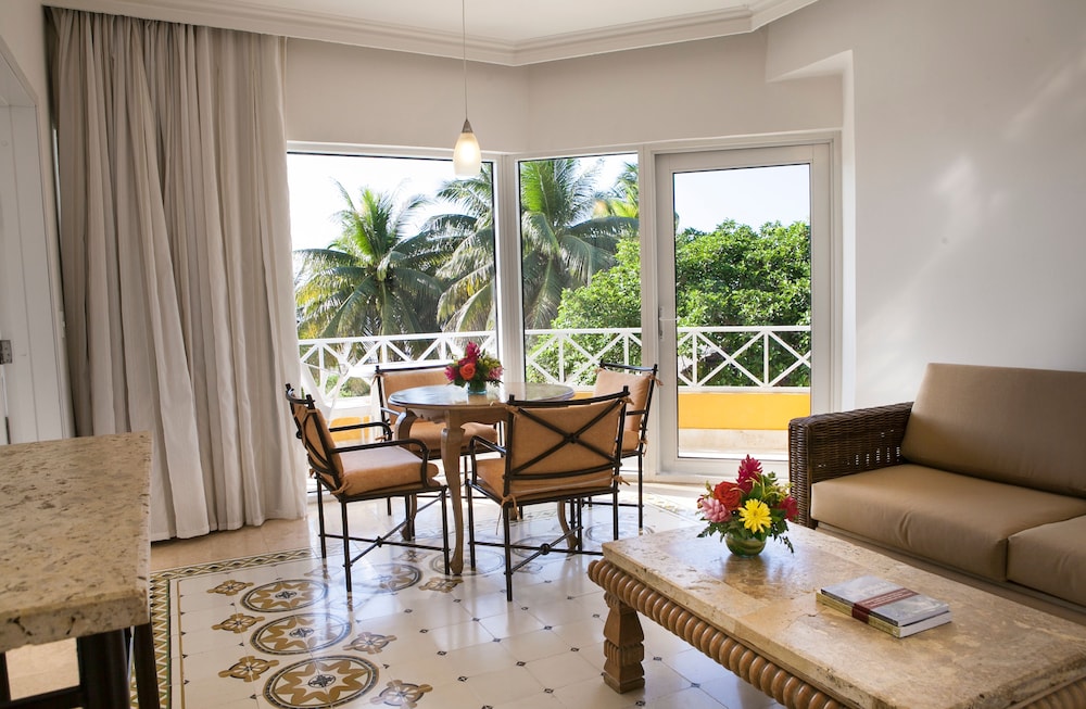 Junior Suite, 1 King Bed, Garden View - Photo 4
