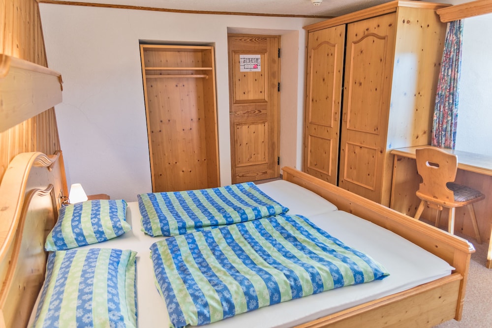 Quadruple Room (Private bathroom) photo 2