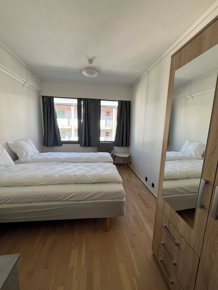 Basic Room, 1 Double Bed, Non Smoking, Private Bathroom photo 3
