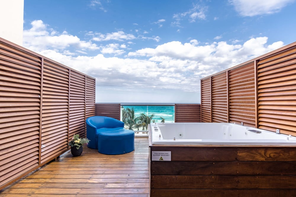Junior Suite, Hot Tub - Photo 10