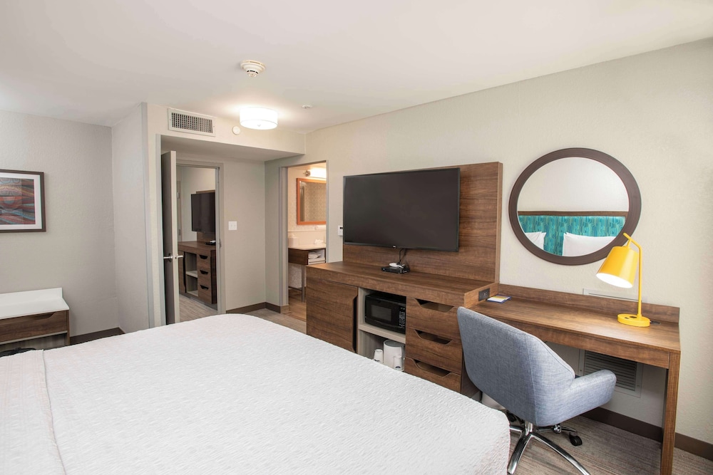 Suite, 1 King Bed, Kitchenette - Photo 5