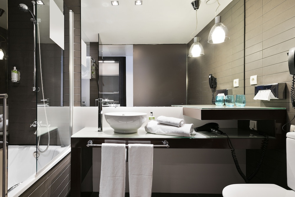 Double Room (Extra Bed (2+1)) thumbnail 5