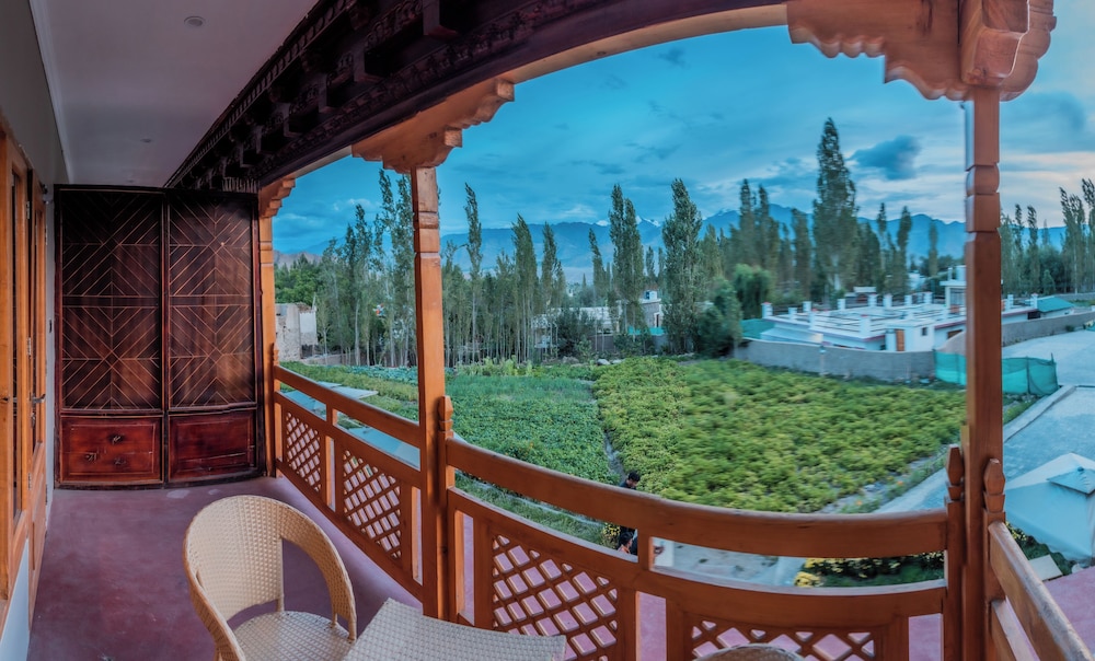 Deluxe Room - Photo 2