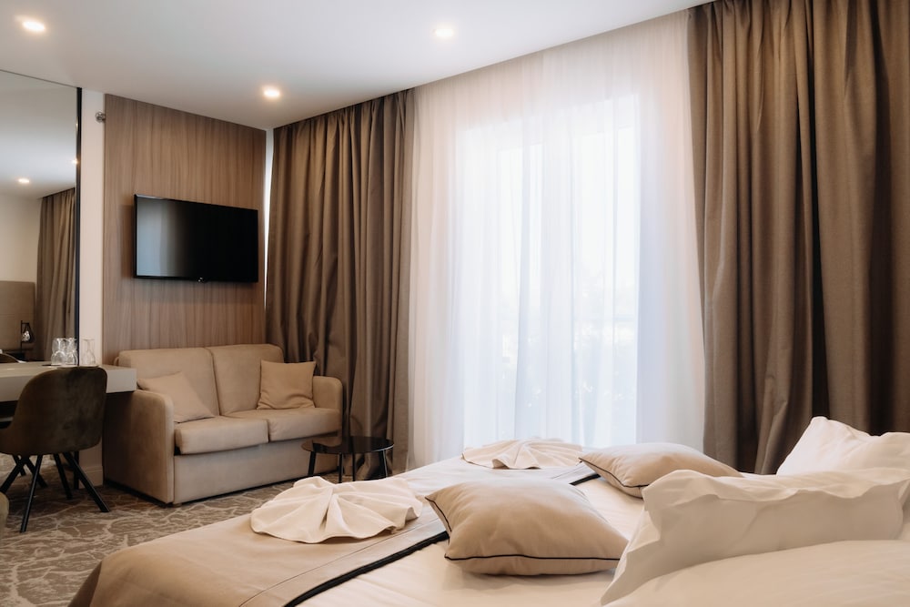 Deluxe Twin Room, Partial Sea View
