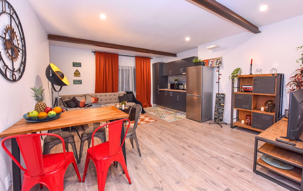 Comfort Apartment, 2 Bedrooms, Courtyard View photo 1
