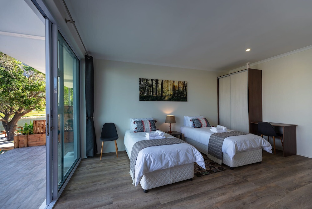 Room, Lake View (waterfront) photo 3