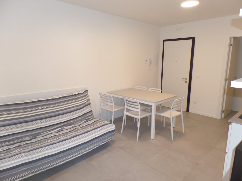 Apartment, Smoking