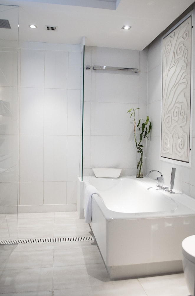 Executive Suite, 1 Bedroom - Photo 15
