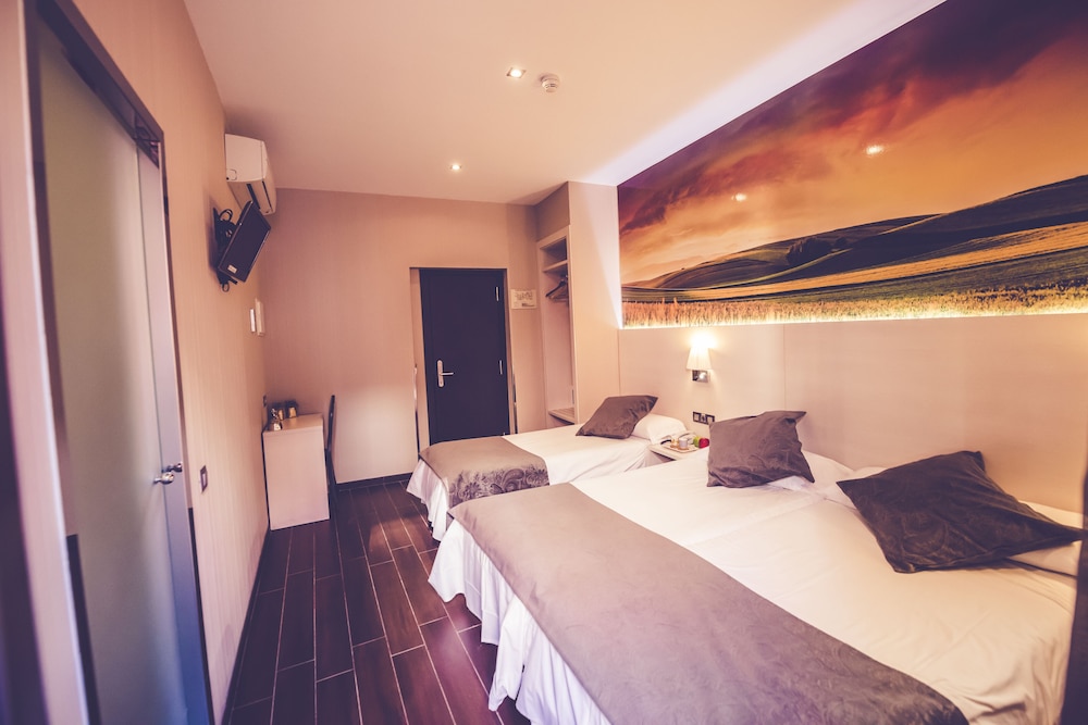 Basic Triple Room, Private Bathroom