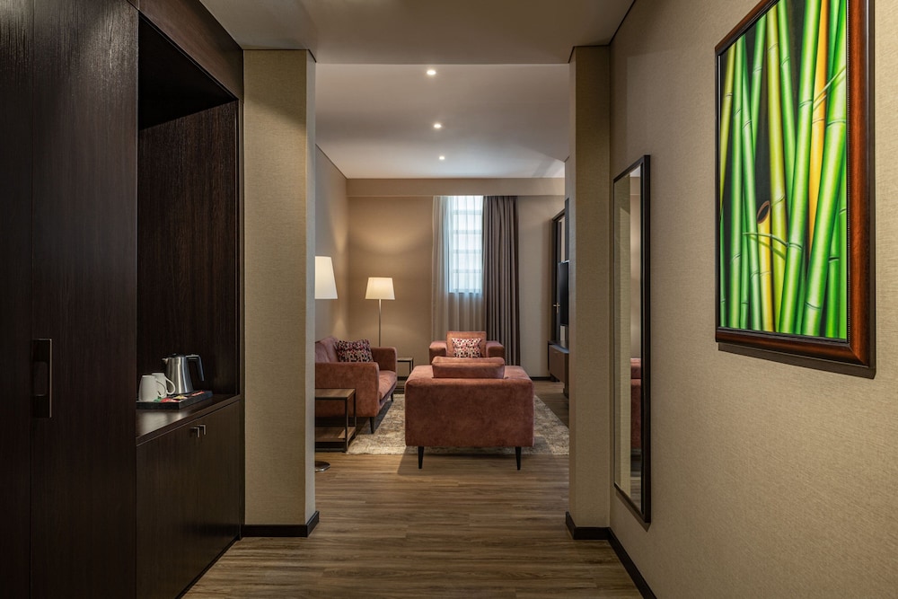 Premium Suite, (20% Discount on F&B outlet, A bottle of selected Beverage) photo 1