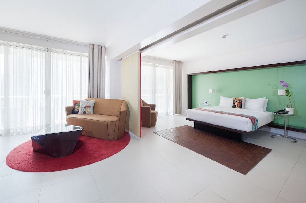 Barcelona Suite (With Tub) - Photo 1