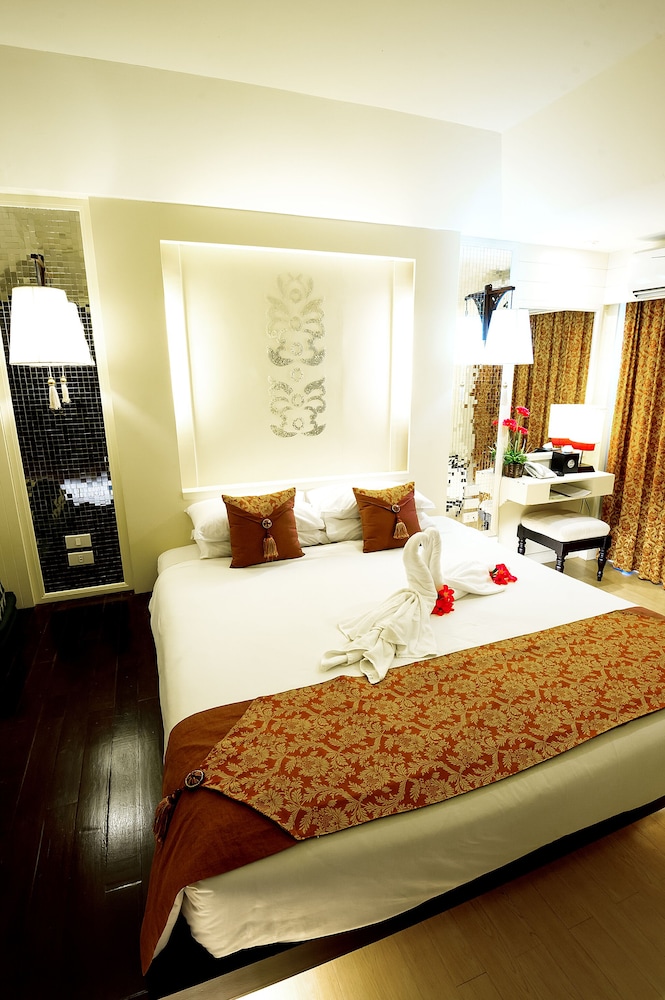 One Bedroom Suite - Photo 3
