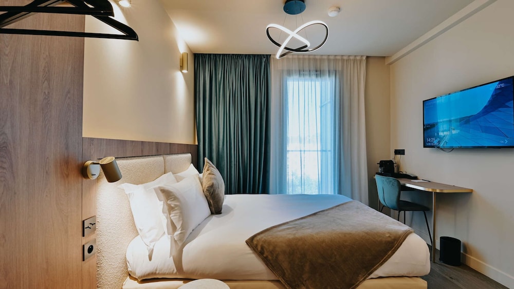 Executive Room - Photo 1