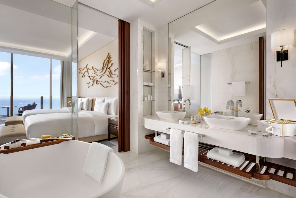 Royal Club Queen - Palm View