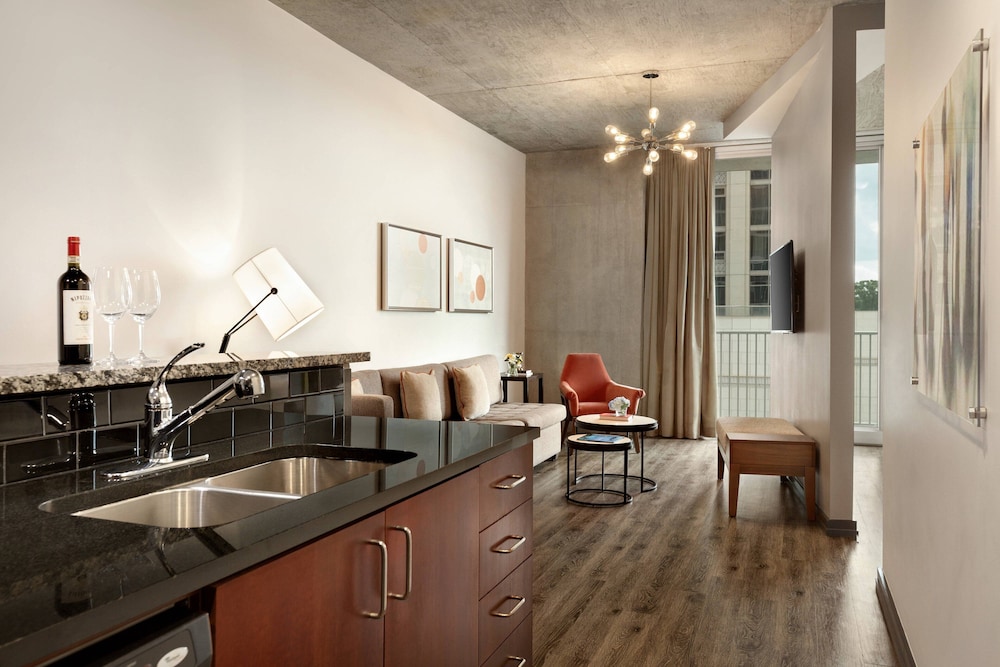 Suite, 1 Bedroom, Balcony - Photo 4
