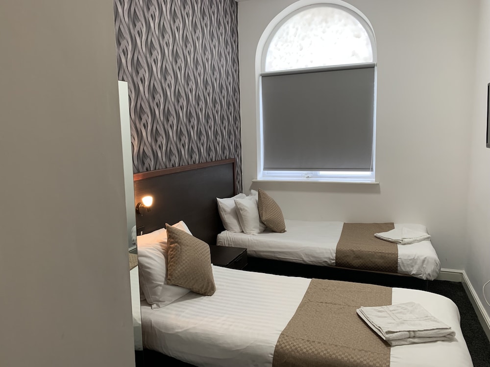 Standard Twin Room, 2 Twin Beds, Non Smoking, Ensuite photo 2
