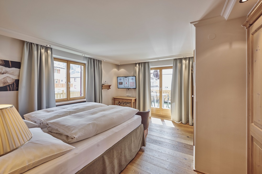 Superior Apartment, 2 Bedrooms, Sauna, Mountain View"