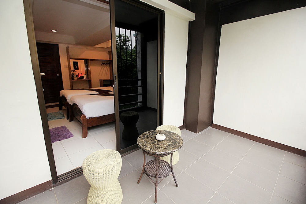 Deluxe Double Or Twin Room - Photo 9