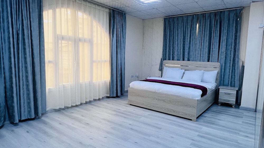 Honeymoon Suite