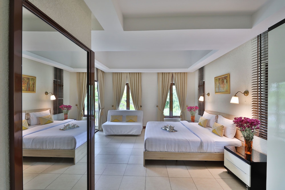 Superior Villa, 4 Bedrooms, Private Pool, Garden Area photo 2