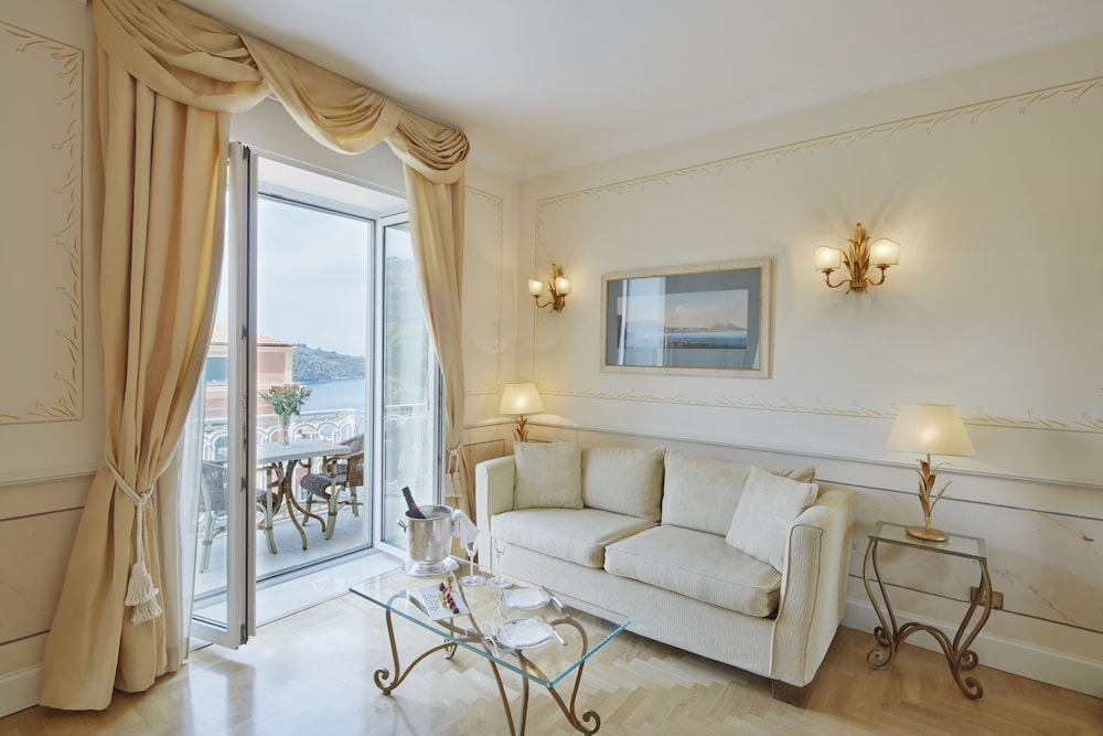 Junior Suite (Superior, Side Sea View) - Photo 4
