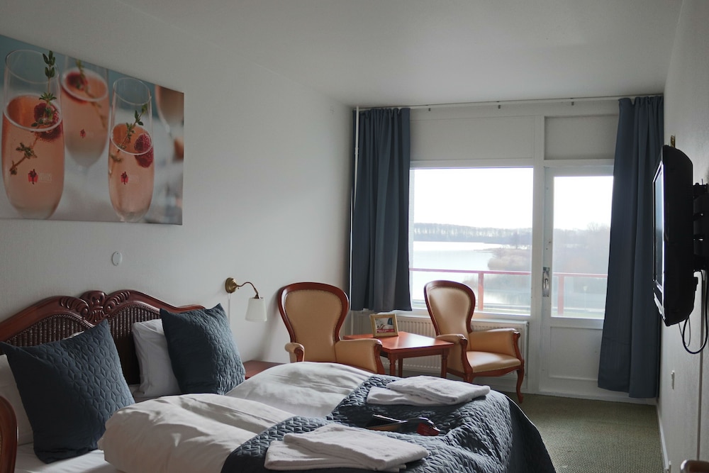 Standard Double Room, 2 Twin Beds, Lake View photo 1