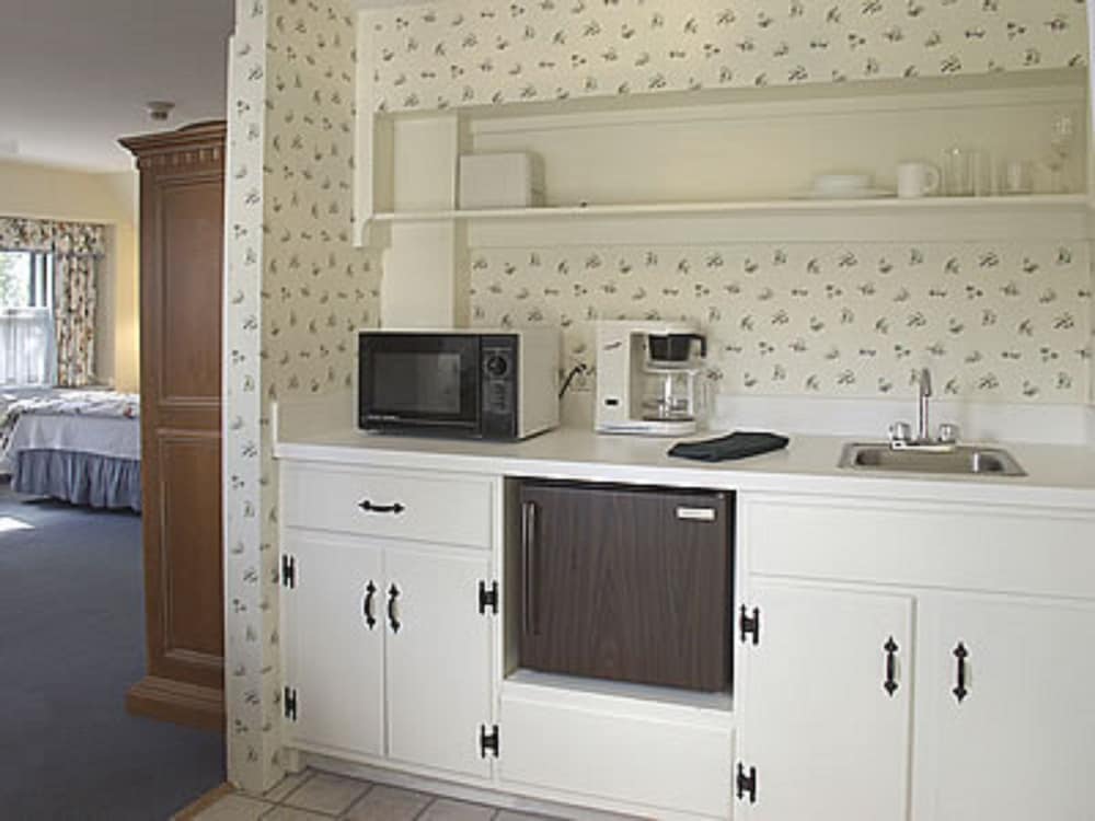 Emerson Suite (No Pets) photo 2