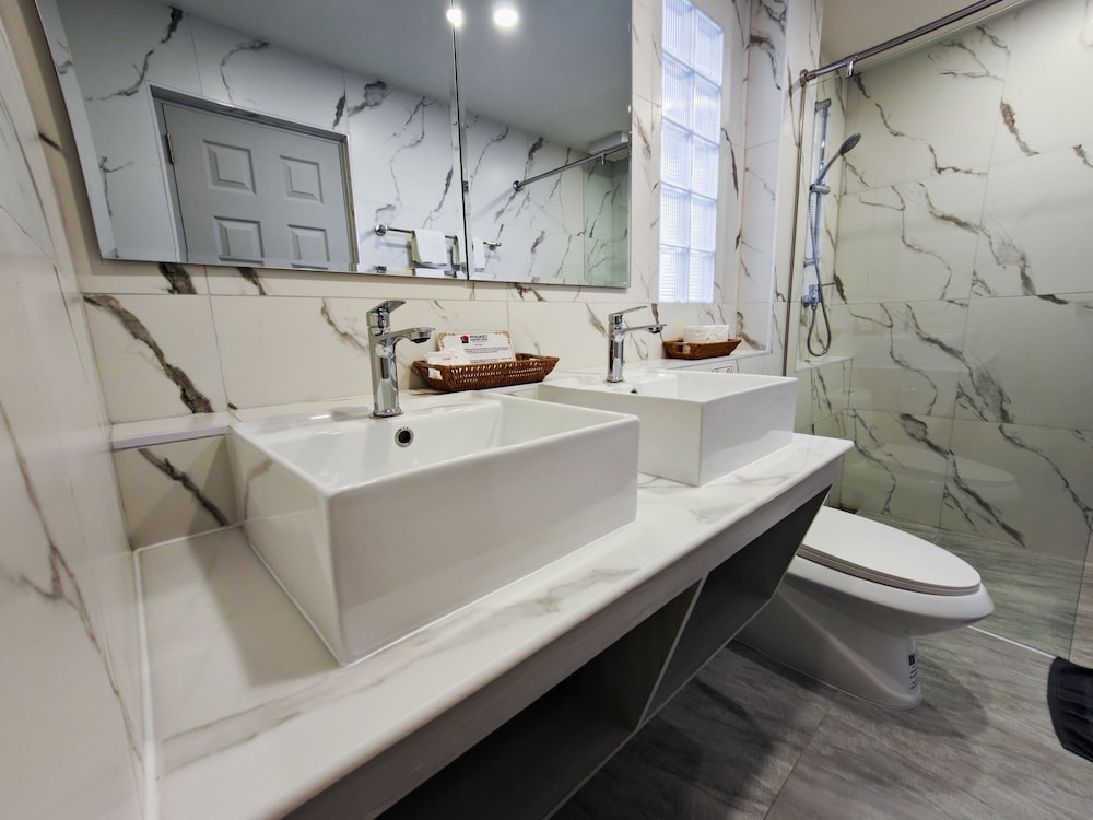 Superior Double or Twin Room - Photo 11