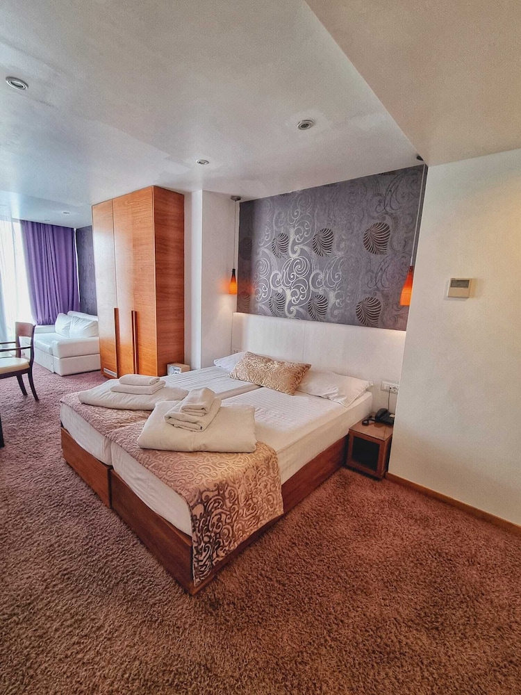 Classic Quadruple Room, 2 Twin Beds, Balcony, Annex Building - Photo 16
