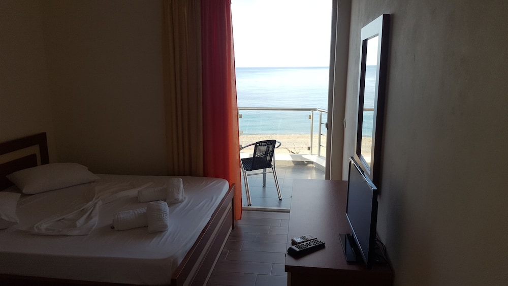 Basic Double Room - Beach View