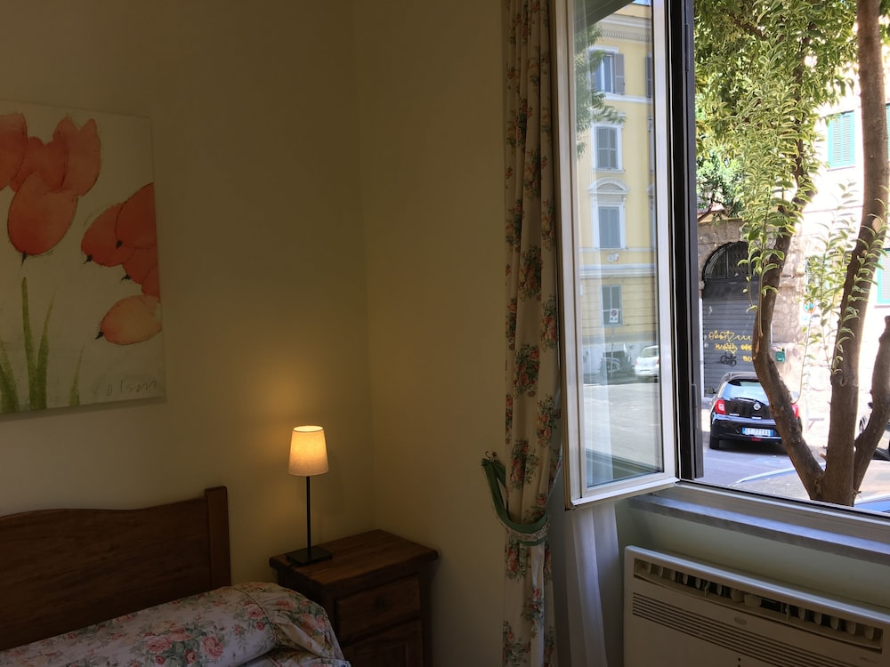 Single Room photo 2