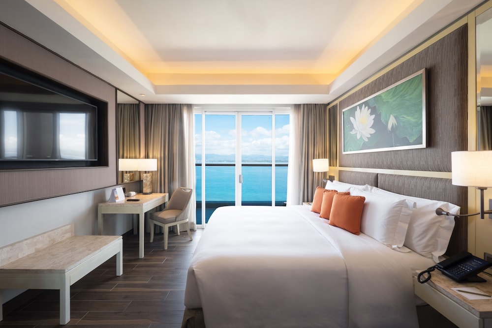 Deluxe Room, 1 King Bed - Photo 1