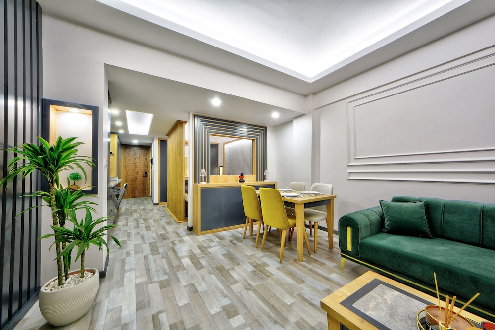 Deluxe King Room photo 1
