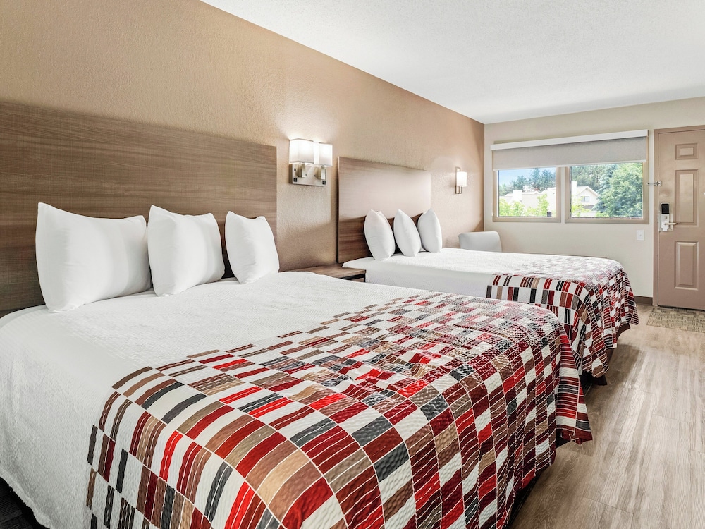 Deluxe Room, 2 Queen Beds, Non Smoking - Photo 1