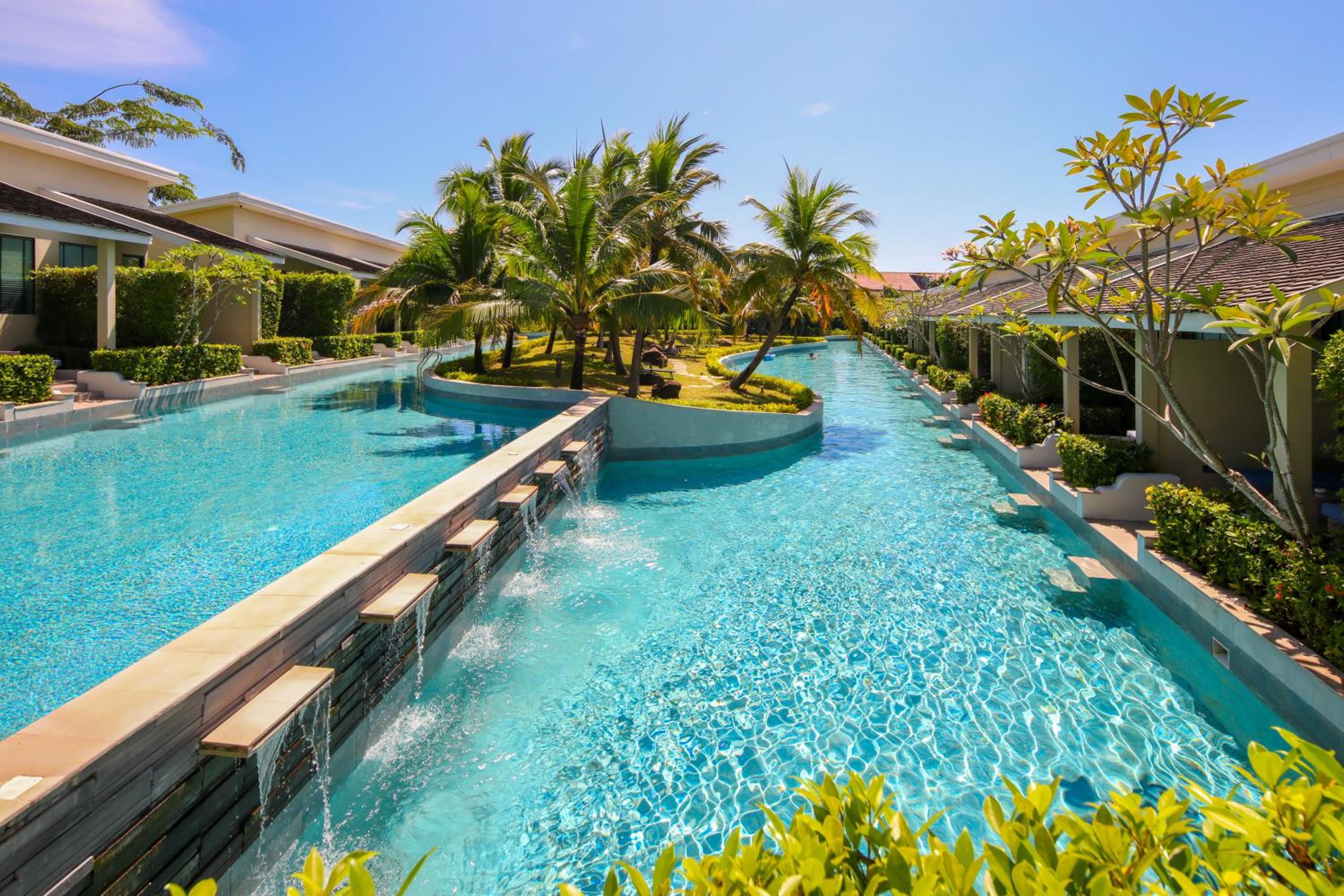 Deluxe Family Room  with Pool Access - Photo 24