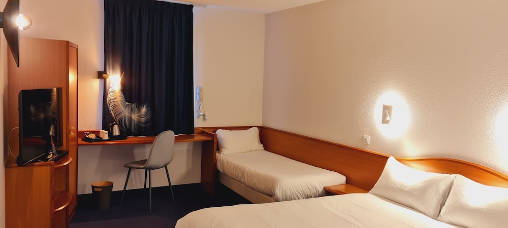 Standard Quadruple Room, Multiple Beds, Non Smoking, Courtyard View photo 2