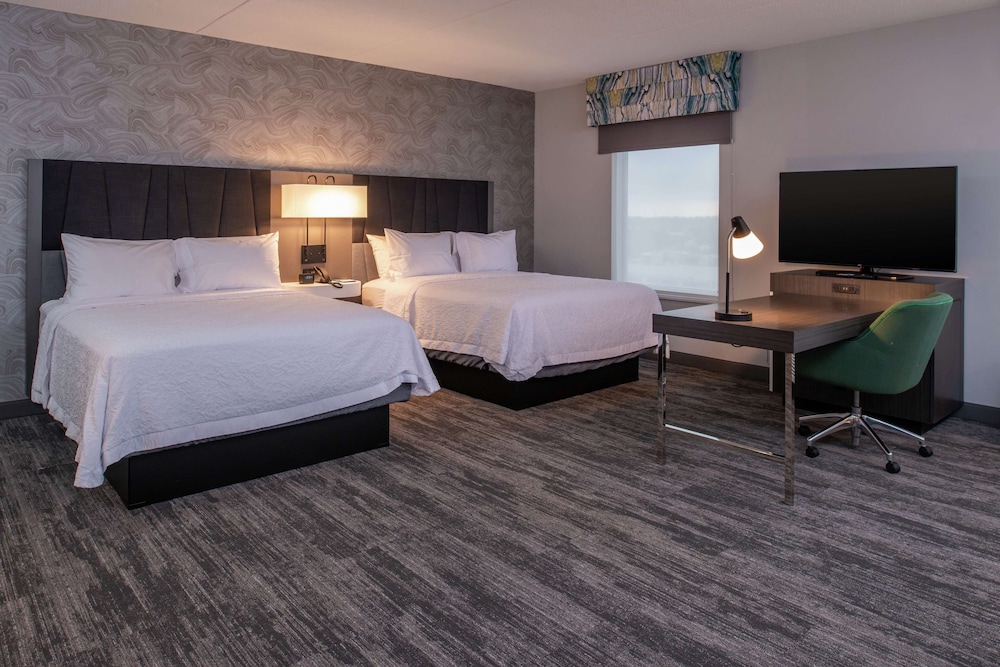Studio, 2 Queen Beds, Refrigerator & Microwave (Wet bar) photo 3