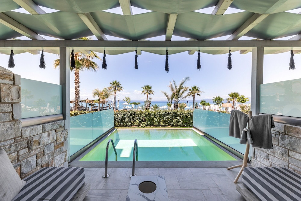 Blue Carpet Suite, Private Pool, Sea View photo 3
