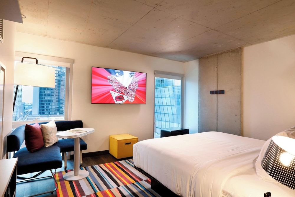 Room, 1 King Bed, City View (Hearing Accessible)