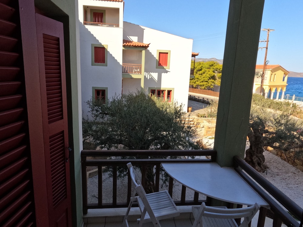 Luxury Studio Suite, Sea View (Superior) - Photo 1