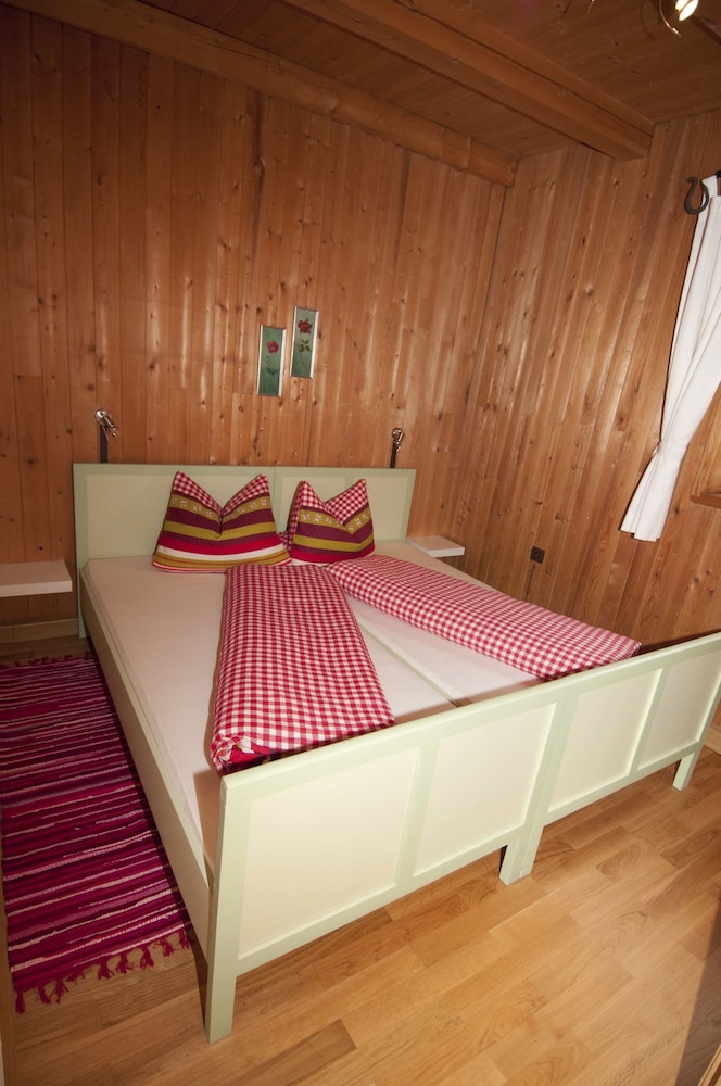 Comfort Chalet, 2 Bedrooms, Mountain View, Mountainside photo 1