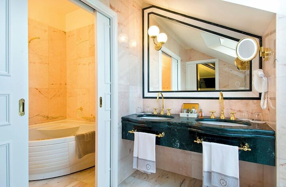 Senior Suite, vista lago - Photo 24