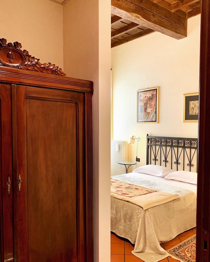 Double Room - Photo 6