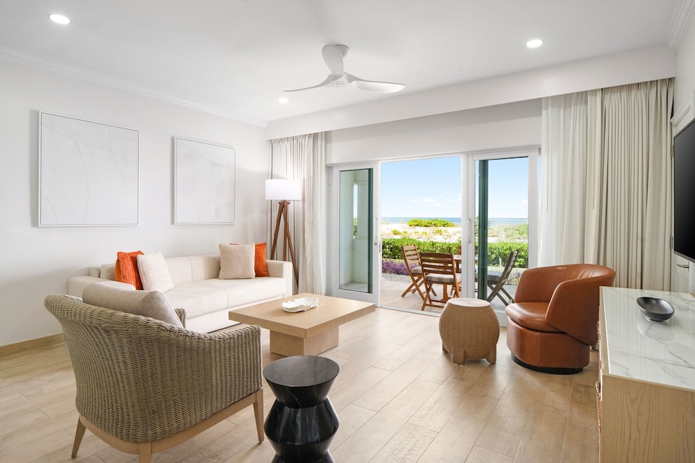 Deluxe Suite, 1 Bedroom, Partial Ocean View (Recently Renovated) - Photo 4
