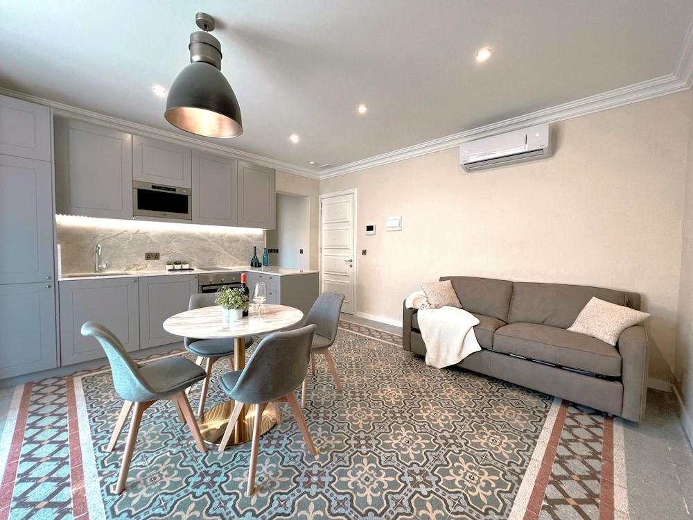 Exclusive Apartment, 1 Queen Bed with Sofa bed, City View