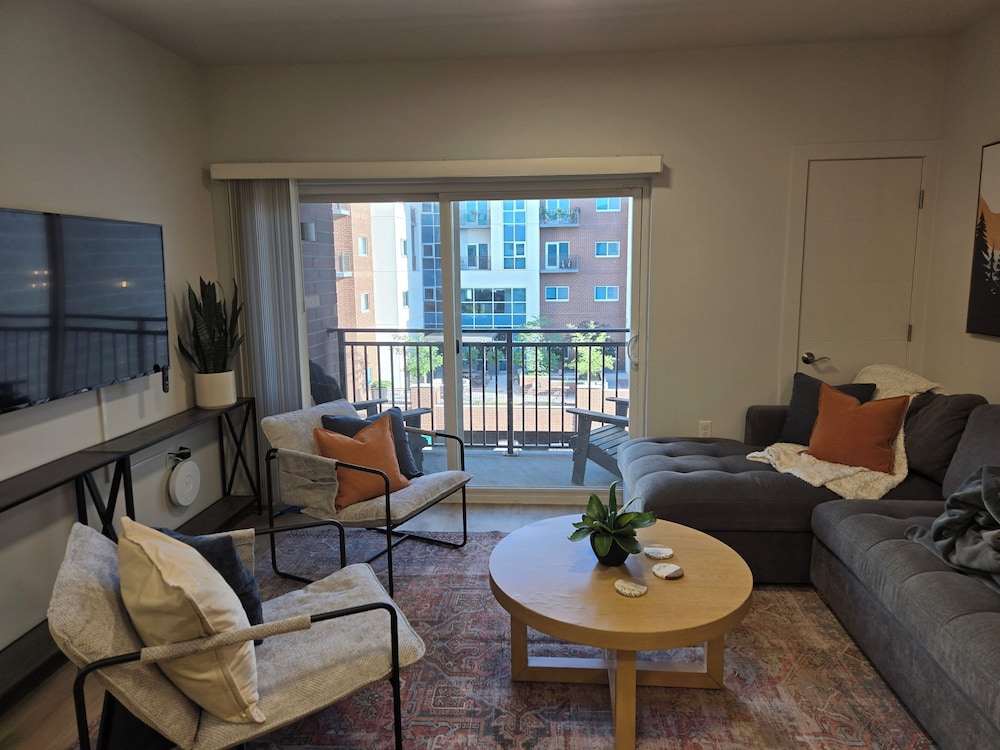Deluxe Apartment, 2 Bedrooms, Patio, Mountain View