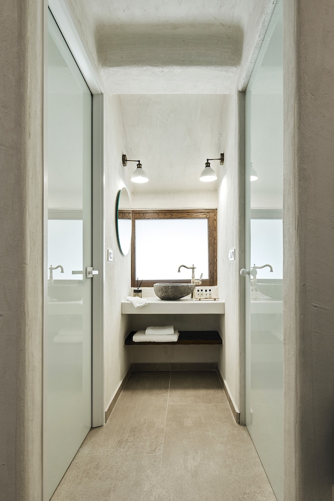 Superior Suite with Indoor Hot Tub - Photo 2