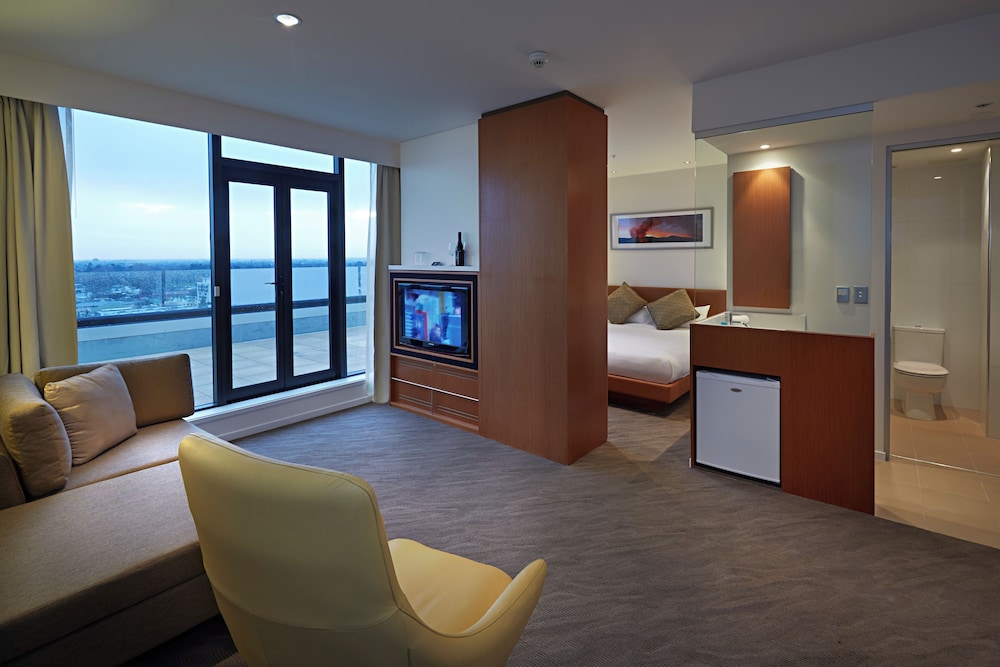 Executive Suite, 1 King Bed - Photo 8