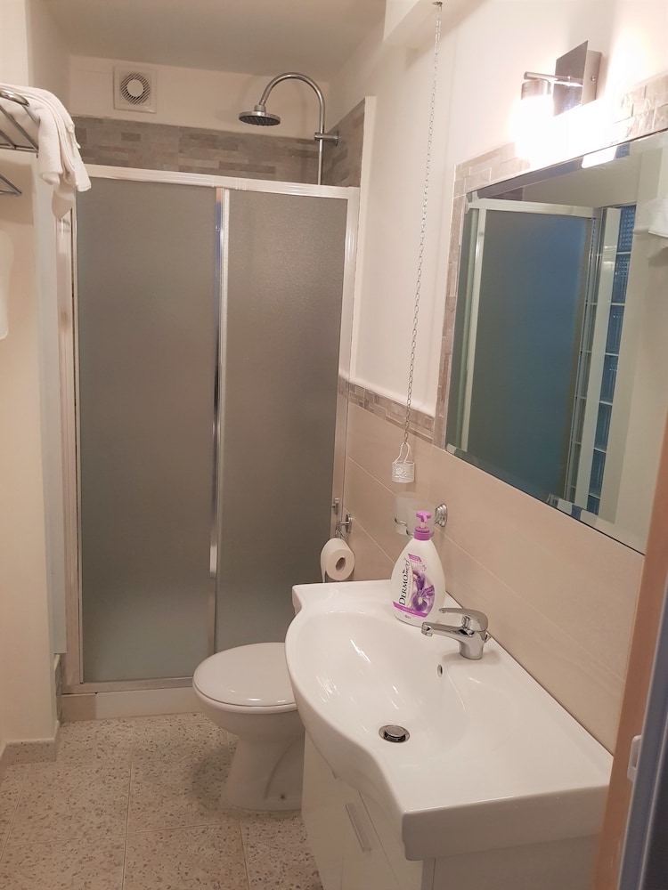 Single Room photo 3