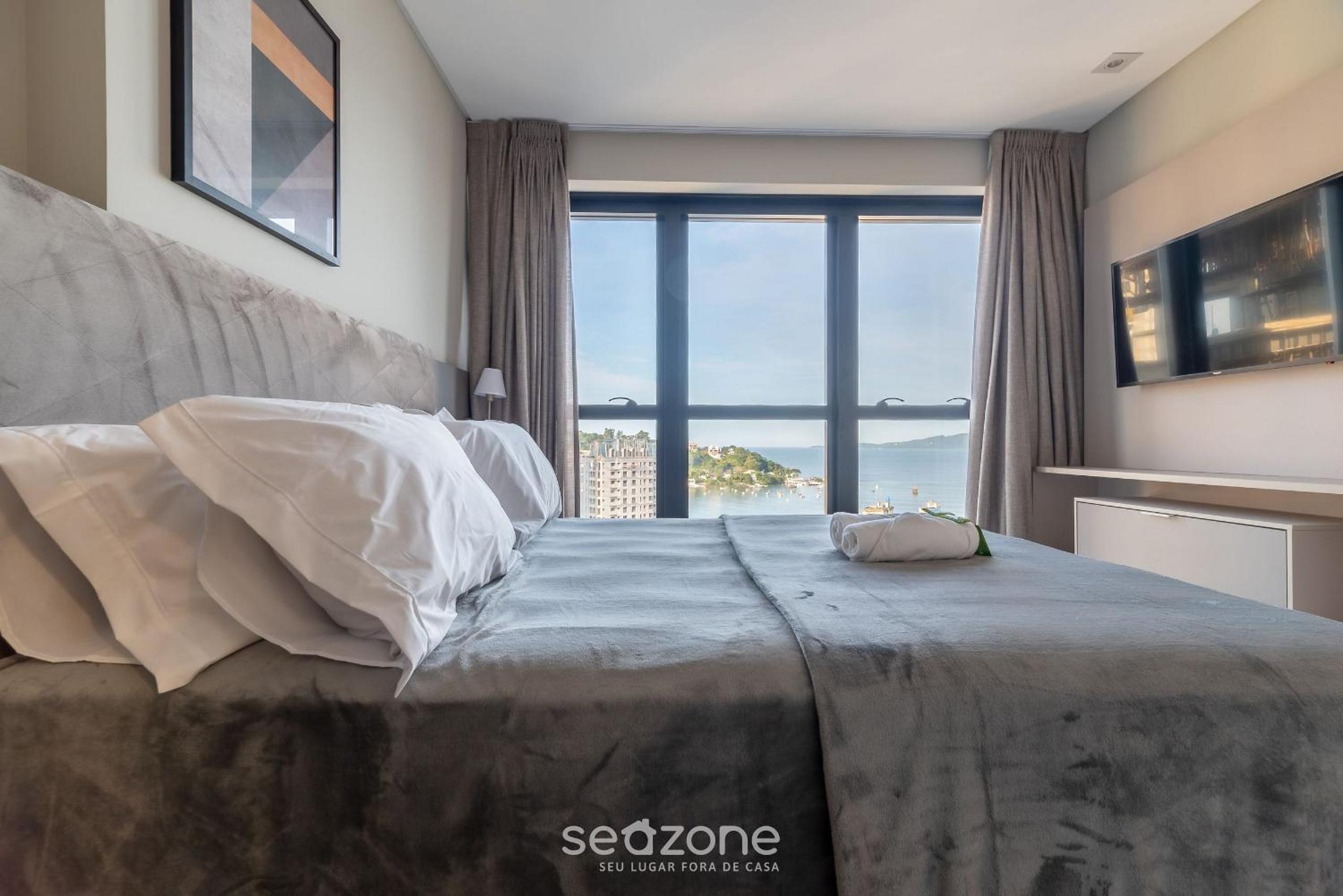 One-Bedroom Apartment with Sea View
